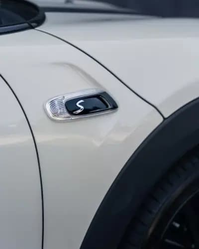 Vendo MINI Cooper 2015 - 19990 EUR, 135300 km - AUTO.MOTO.pt