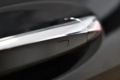 Sell Mercedes-Benz GLC 350 2017 - 39900 EUR, 90000 km - AUTO.MOTO.pt