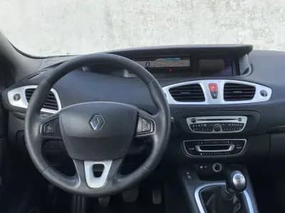 Vendo Renault Scénic 2010 - 7240 EUR, 176000 km - AUTO.MOTO.pt
