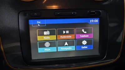 Vendo Dacia Sandero 2018 - 10990 EUR, 129000 km - AUTO.MOTO.pt