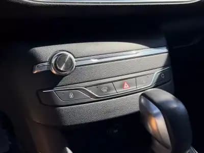 Vendo Peugeot 308 SW 2017 - 13990 EUR, 130000 km - AUTO.MOTO.pt