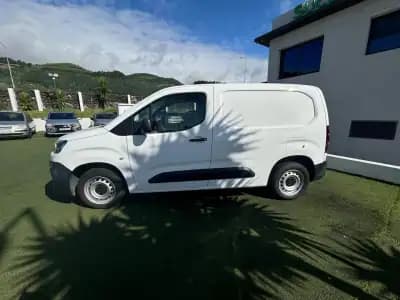 Vendo Citroën Berlingo 2020 - 18490 EUR, 101460 km - AUTO.MOTO.pt