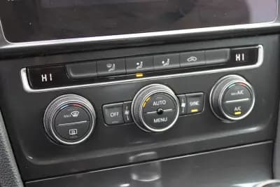 Sell Volkswagen Golf Variant 2020 - 14990 EUR, 173000 km - AUTO.MOTO.pt