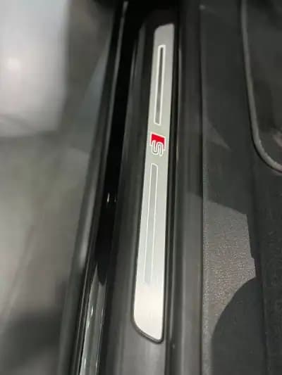 Vendo Audi Q8 2019 - 60000 EUR, 180000 km - AUTO.MOTO.pt