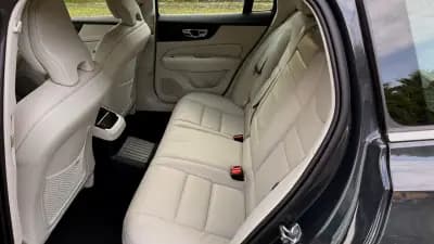 Sell Volvo V60 2020 - 26500 EUR, 129000 km - AUTO.MOTO.pt