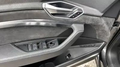 Vendo Audi e-tron Sportback 2020 - 35000 EUR, 58000 km - AUTO.MOTO.pt