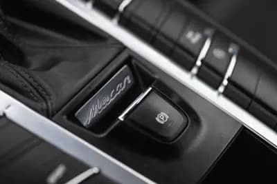 Sell Porsche Macan 2015 - 43900 EUR, 152799 km - AUTO.MOTO.pt