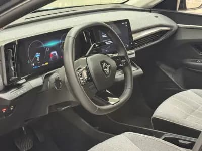 Vendo Renault Mégane E-Tech 2022 - 23890 EUR, 69000 km - AUTO.MOTO.pt