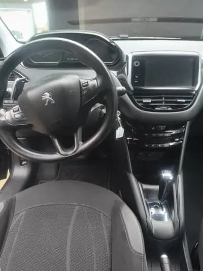 Vendo Peugeot 208 2013 - 8900 EUR, 157000 km - AUTO.MOTO.pt