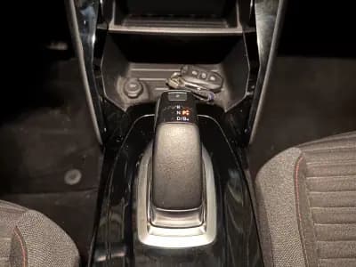 Vendo Peugeot e-2008 2021 - 19900 EUR, 40000 km - AUTO.MOTO.pt