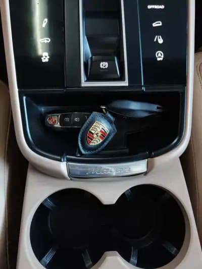 Vendo Porsche Macan 2024 - 88600 EUR, 20700 km - AUTO.MOTO.pt