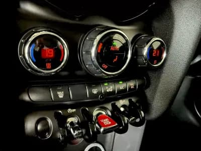 Vendo MINI One 2016 - 12999 EUR, 132000 km - AUTO.MOTO.pt