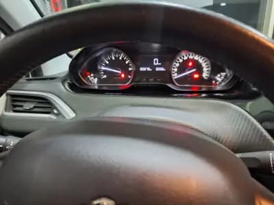 Vendo Peugeot 2008 2015 - 9740 EUR, 120266 km - AUTO.MOTO.pt