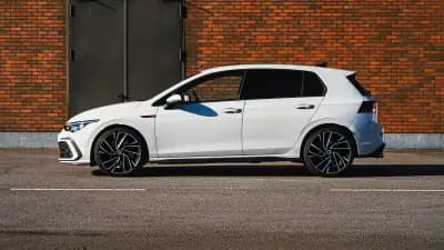 Sell Volkswagen Golf 2020 - 33000 EUR, 66500 km - AUTO.MOTO.pt