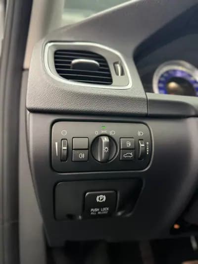 Vendo Volvo S60 2011 - 8999 EUR, 221000 km - AUTO.MOTO.pt