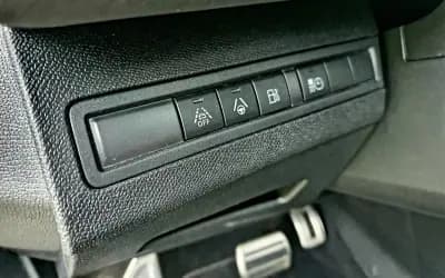 Vendo Peugeot 3008 2023 - 28890 EUR, 27600 km - AUTO.MOTO.pt