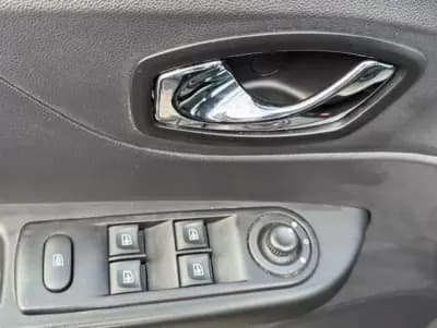 Vendo Renault Captur 2017 - 12500 EUR, 112400 km - AUTO.MOTO.pt