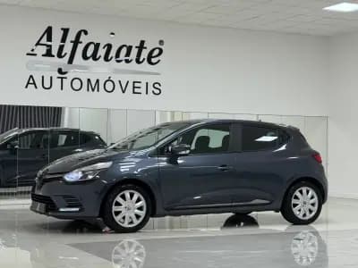 Vendo Renault Clio 2017 - 11890 EUR, 109000 km - AUTO.MOTO.pt