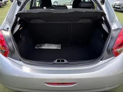 Vendo Peugeot 208 2017 - 11490 EUR, 95200 km - AUTO.MOTO.pt