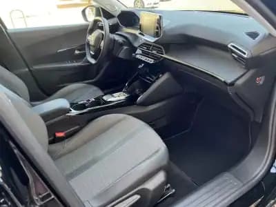 Vendo Peugeot e-2008 2022 - 21990 EUR, 30000 km - AUTO.MOTO.pt