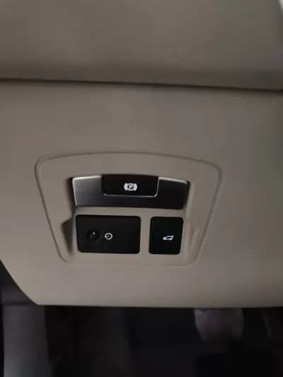 Vendo Land Rover Range Rover Velar 2018 - 34450 EUR, 154350 km - AUTO.MOTO.pt