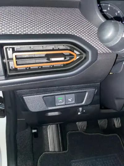 Vendo Dacia Sandero 2023 - 15900 EUR, 58259 km - AUTO.MOTO.pt