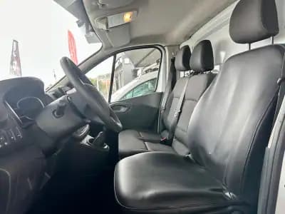 Vendo Renault Trafic 2021 - 22990 EUR, 89900 km - AUTO.MOTO.pt