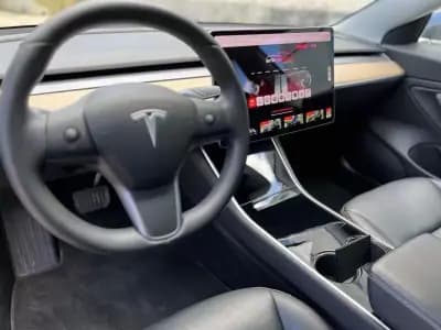 Vendo Tesla Model 3 2019 - 23990 EUR, 73000 km - AUTO.MOTO.pt