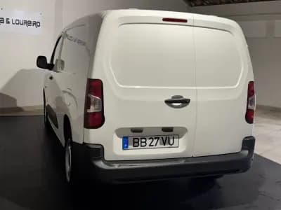 Vendo Peugeot Partner 2023 - 17750 EUR, 80117 km - AUTO.MOTO.pt