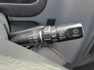 Sell Toyota HiAce 2010 - 12500 EUR, 331380 km - AUTO.MOTO.pt