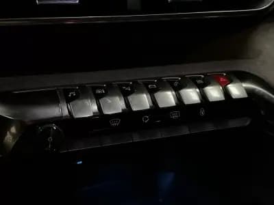 Sell Peugeot 3008 2021 - 21990 EUR, 83500 km - AUTO.MOTO.pt