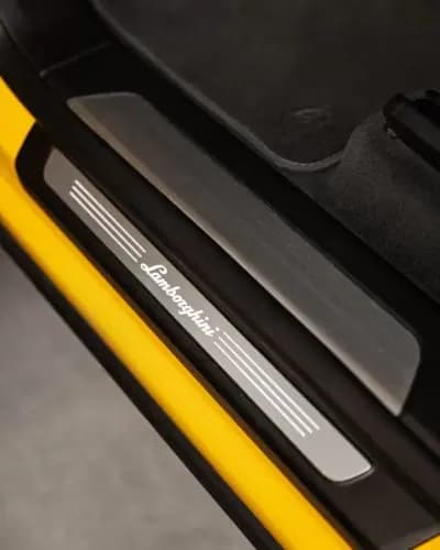 Vendo Lamborghini Urus 2020 - 305000 EUR, 104000 km - AUTO.MOTO.pt