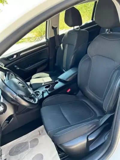 Vendo Renault Mégane 2019 - 14250 EUR, 135000 km - AUTO.MOTO.pt