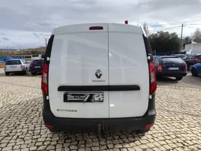 Vendo Renault Express 2022 - 15867 EUR, 72000 km - AUTO.MOTO.pt