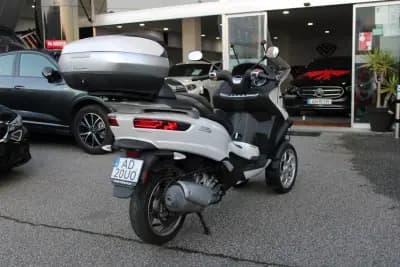 Sell Piaggio MP3 Three Wheeler 250 2017 - 4500 EUR, 22286 km - AUTO.MOTO.pt