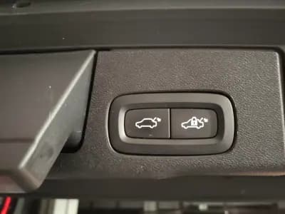 Sell Volvo XC 60 2018 - 31490 EUR, 132000 km - AUTO.MOTO.pt