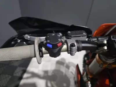 Vendo mota KTM SX 300 2023 - 10500 EUR, 77 km - AUTO.MOTO.pt