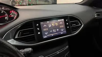 Vendo Peugeot 308 SW 2017 - 13990 EUR, 170902 km - AUTO.MOTO.pt