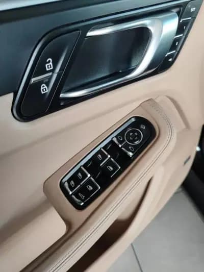 Vendo Porsche Macan 2024 - 88600 EUR, 20700 km - AUTO.MOTO.pt