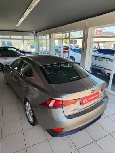 Vendo Lexus IS 300H 2013 - 19990 EUR, 170000 km - AUTO.MOTO.pt