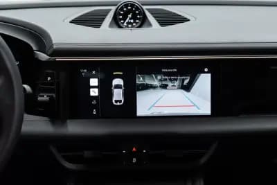 Sell Porsche Macan 2024 - 87950 EUR, 16000 km - AUTO.MOTO.pt