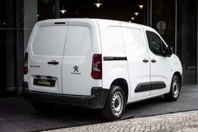 Vendo Peugeot Partner 2021 - 12990 EUR, 103902 km - AUTO.MOTO.pt