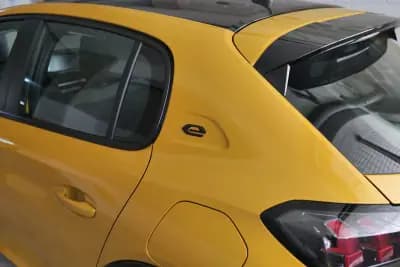 Vendo Peugeot e-208 2021 - 14350 EUR, 65000 km - AUTO.MOTO.pt