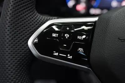 Vendo Volkswagen Golf 2021 - 34970 EUR, 88000 km - AUTO.MOTO.pt