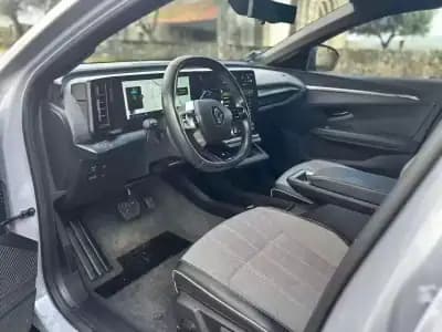 Vendo Renault Mégane E-Tech 2022 - 24999 EUR, 101000 km - AUTO.MOTO.pt