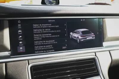 Sell Porsche Panamera Sport Turismo 2019 - 69880 EUR, 97640 km - AUTO.MOTO.pt