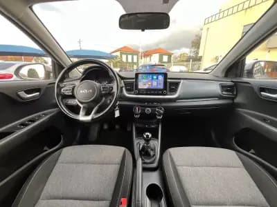 Vendo Kia Stonic 2022 - 13750 EUR, 81000 km - AUTO.MOTO.pt