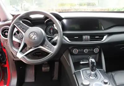 Vendo Alfa Romeo Stelvio 2018 - 28900 EUR, 73000 km - AUTO.MOTO.pt