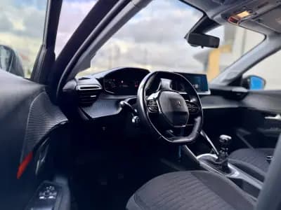 Vendo Peugeot 208 2020 - 13950 EUR, 98000 km - AUTO.MOTO.pt