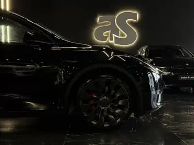 Vendo Tesla Model Y 2024 - 43990 EUR, 35600 km - AUTO.MOTO.pt